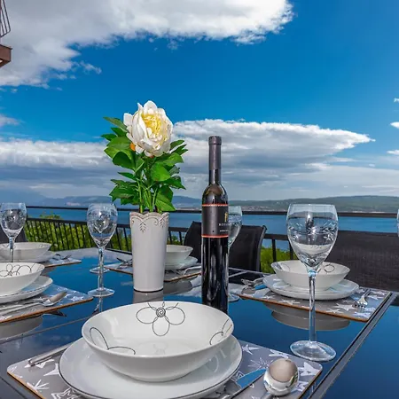 Luxurious In With Swimming Pool Daire Dramalj