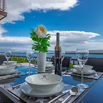 Luxurious In With Swimming Pool Apartmán
