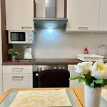 Luxurious In With Swimming Pool Apartmán