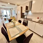 Apartman Luxurious In With Swimming Pool *