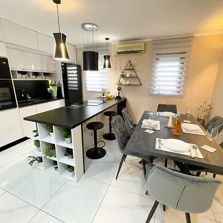 Apartment Luxurious In With Swimming Pool