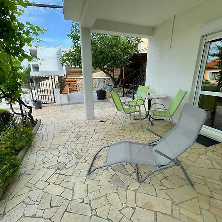 Luxurious In With Swimming Pool *