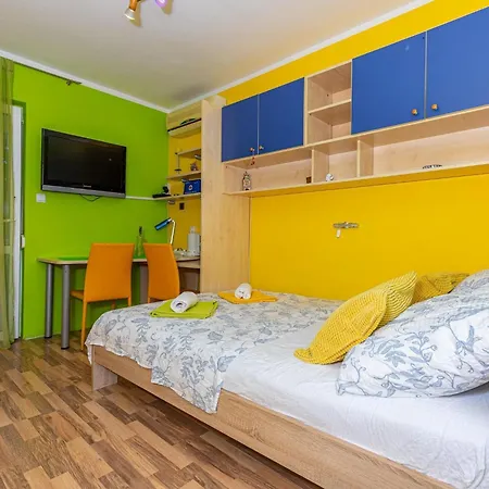 Luxurious In With Swimming Pool Apartment *