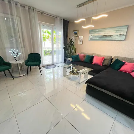 Luxurious In With Swimming Pool Apartment