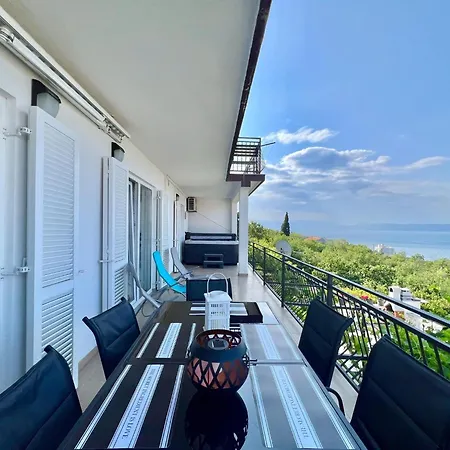 Apartment Luxurious In With Swimming Pool