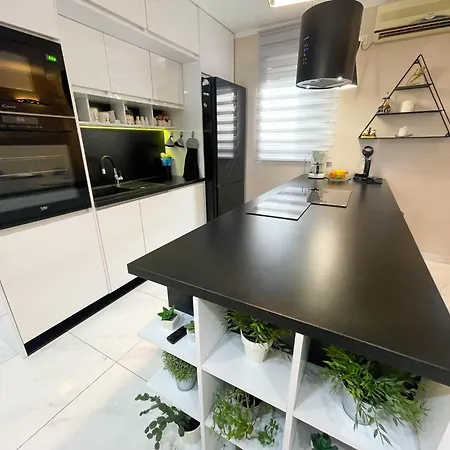 Luxurious In With Swimming Pool Apartment *