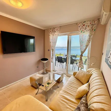 Luxurious In With Swimming Pool Apartment