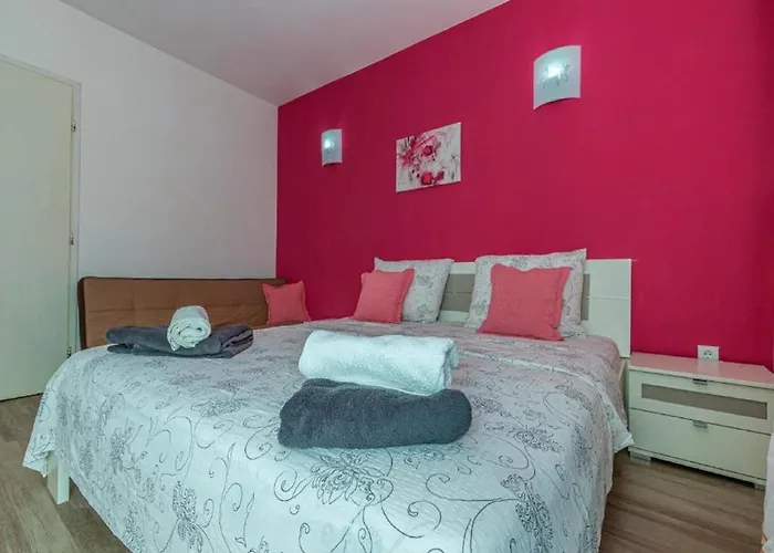 公寓 Luxurious In With Swimming Pool