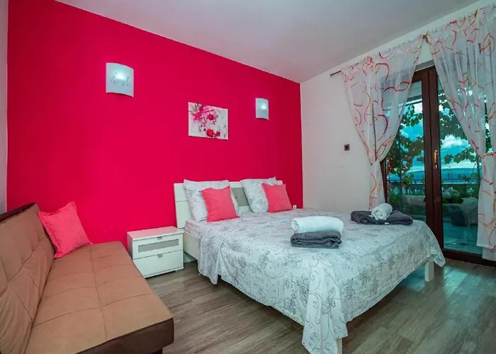 Luxurious In With Swimming Pool 德拉马利