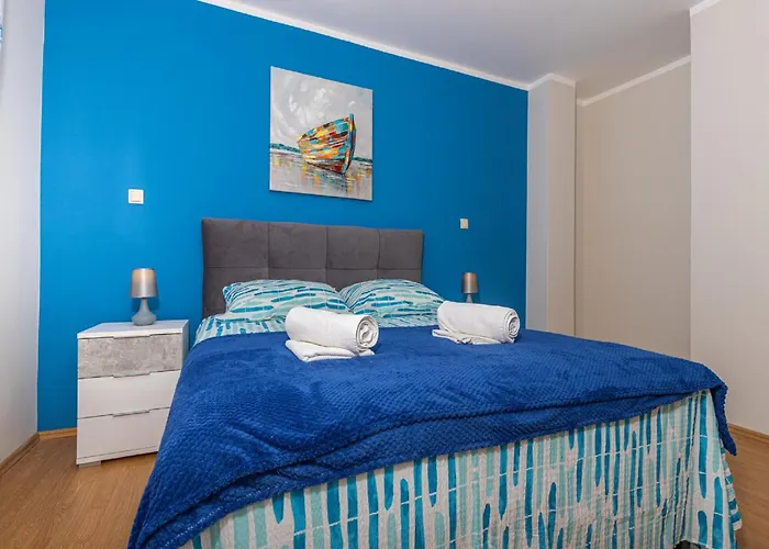 Luxurious In With Swimming Pool *