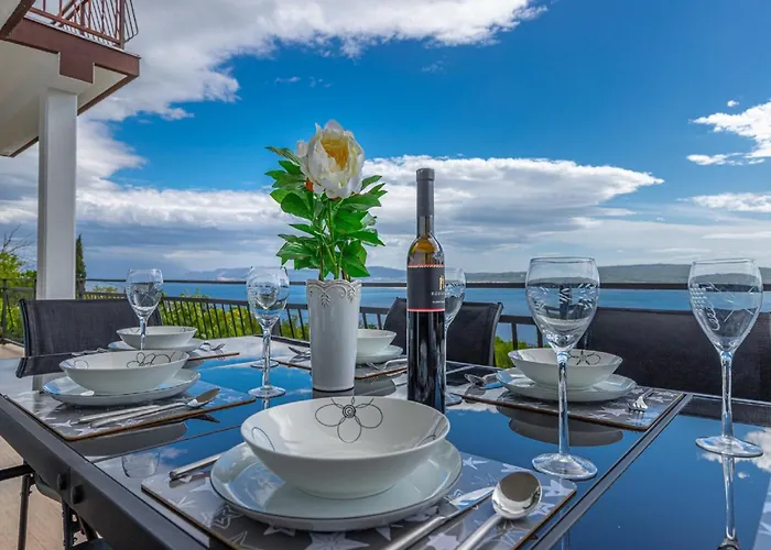 Luxurious In With Swimming Pool 公寓