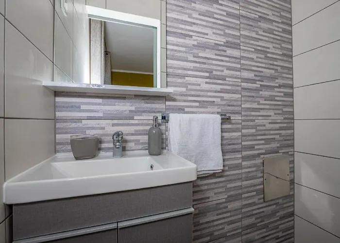 Apartament Luxurious In With Swimming Pool