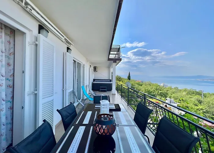 Luxurious In With Swimming Pool