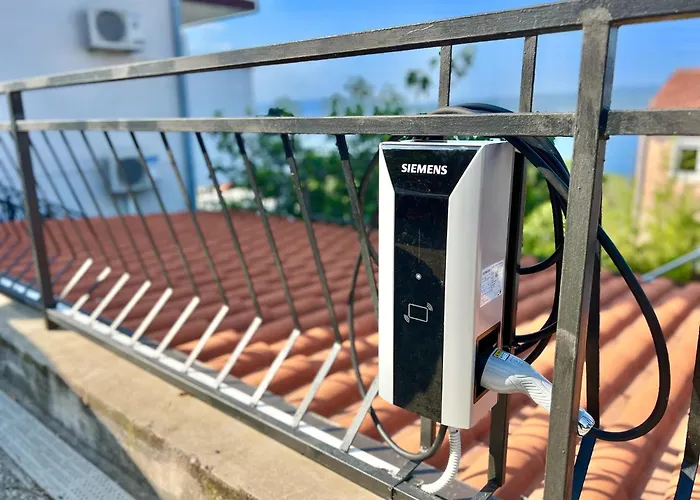 Luxurious In With Swimming Pool 公寓