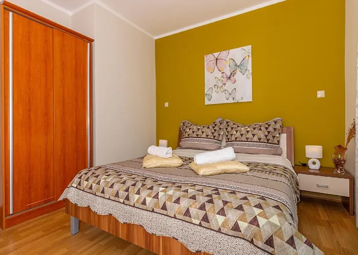 Luxurious In With Swimming Pool 公寓 *